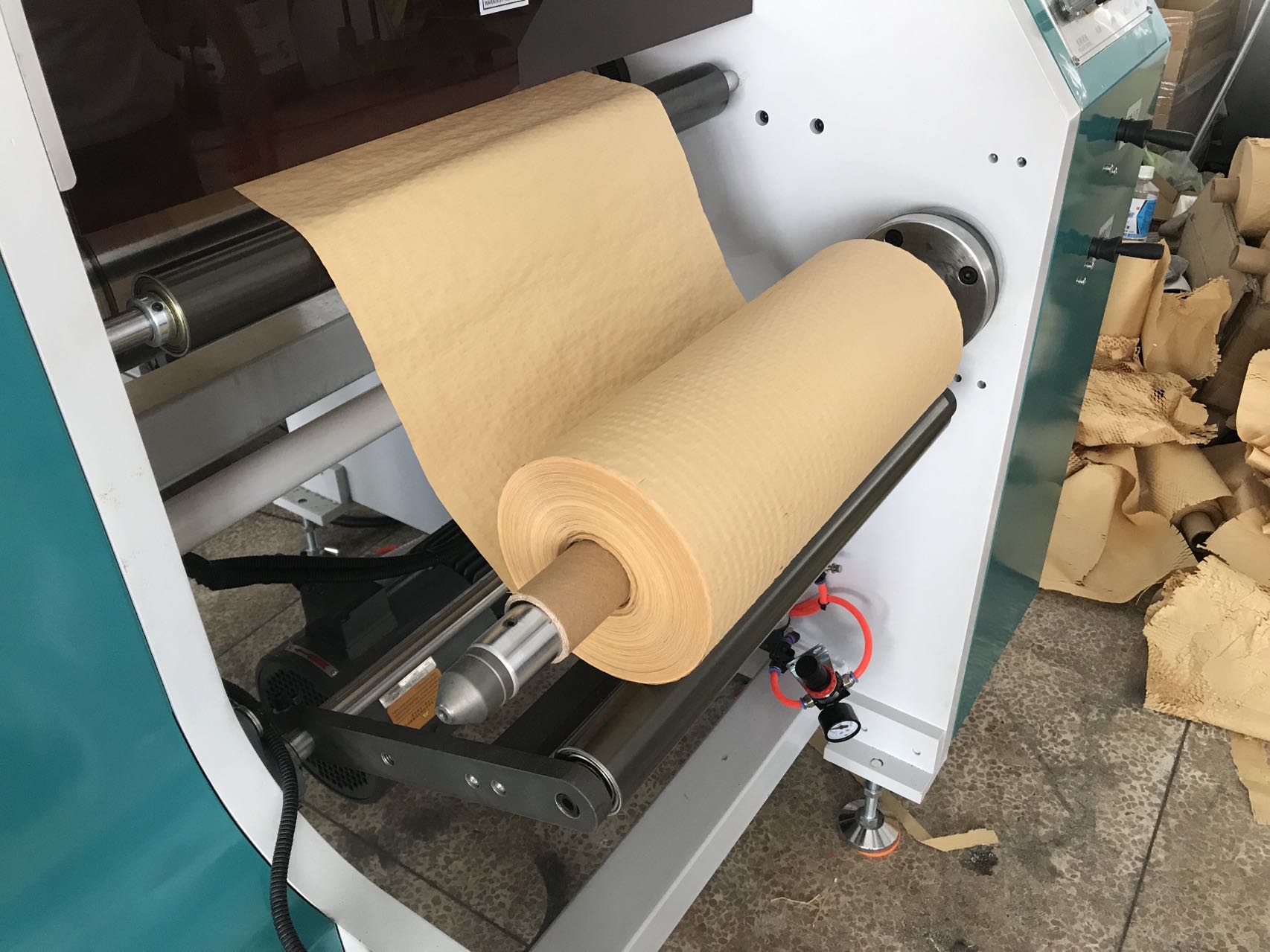 Honeycomb packaging paper roll forming machine
